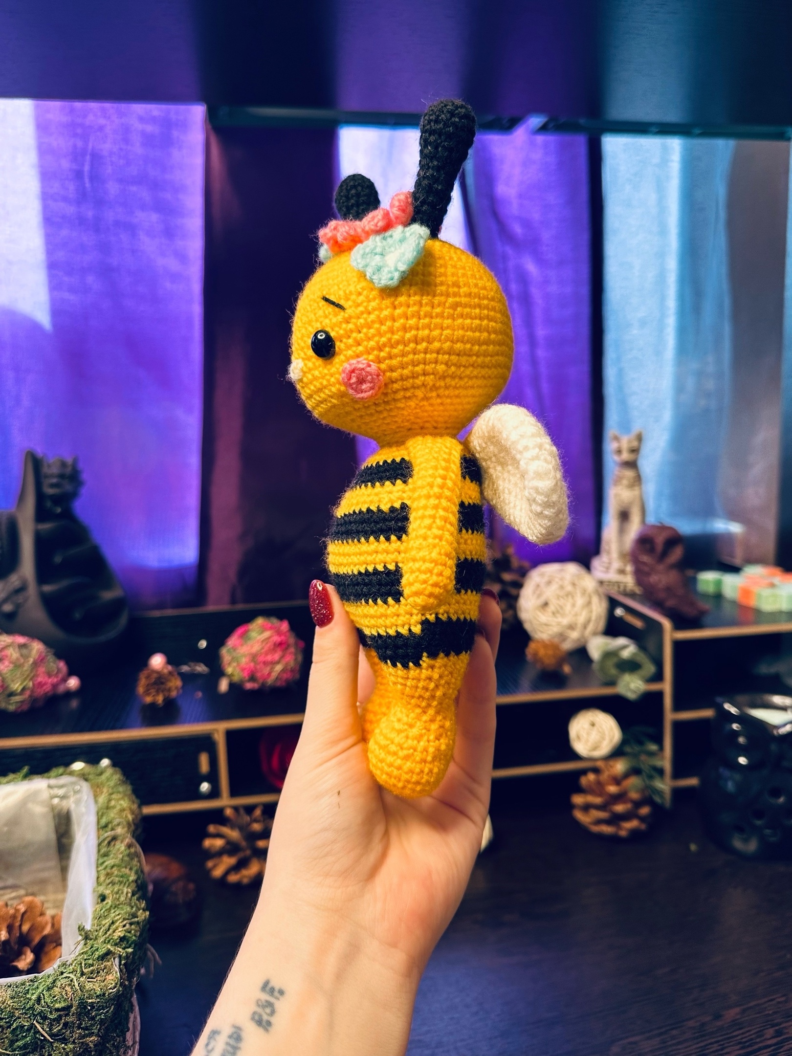 Bee - My, Needlework without process, With your own hands, Crochet, Amigurumi, Knitting, Needlework, Author's toy, Knitted toys, Bees, Flowers, Soft toy, Longpost