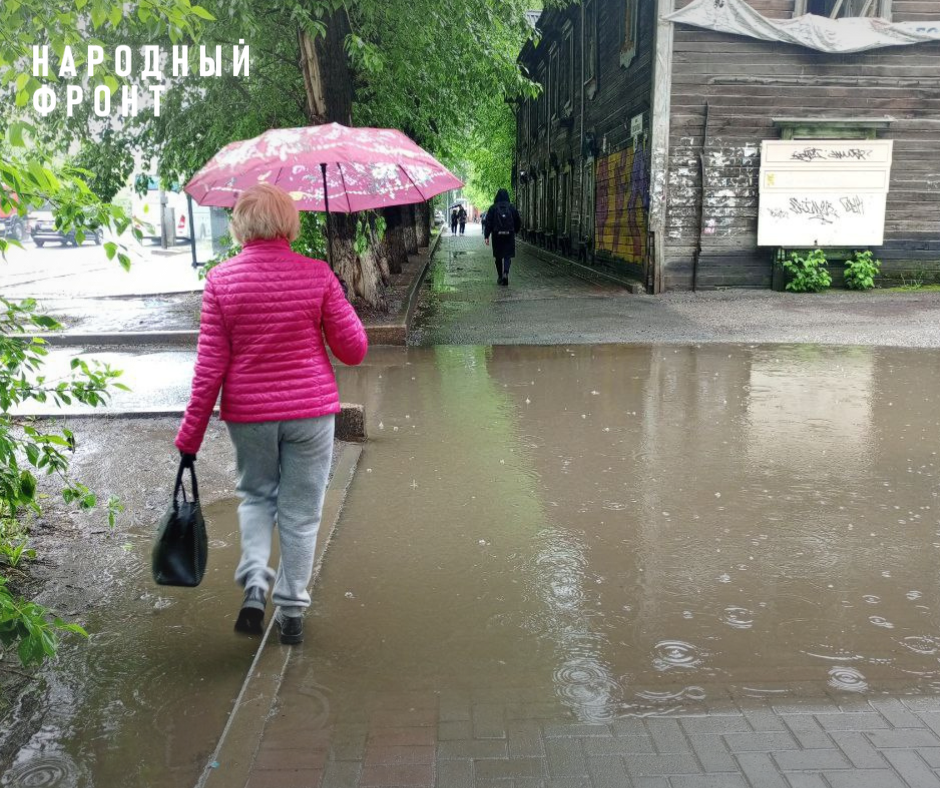 Why are new sidewalks not equipped with water drainage? - Housing and communal services, Officials, Siberia, Tomsk, Tomsk region, Road, Russian roads, Road repair, Bad roads, Sidewalk, Paving slabs, Longpost