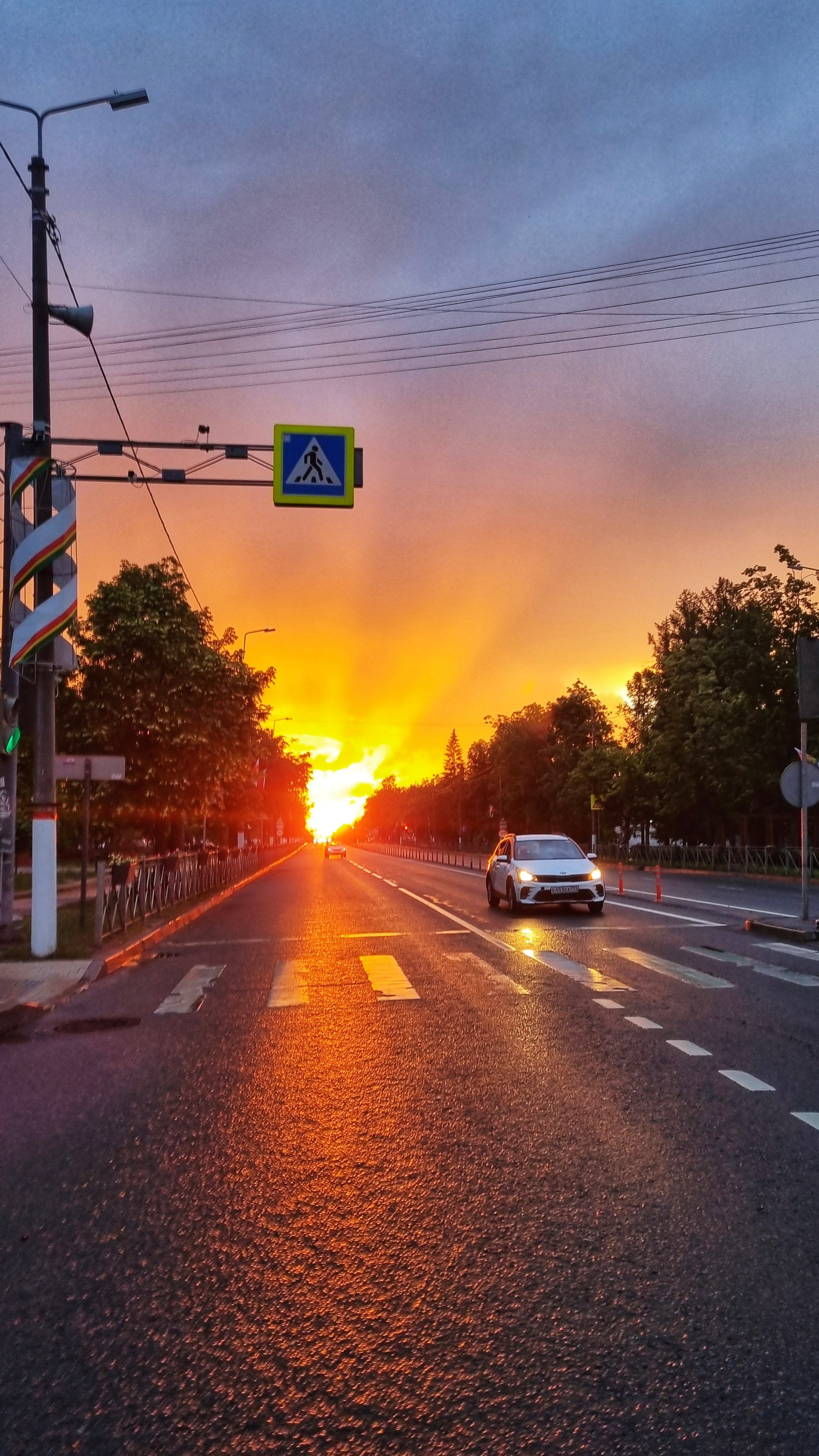 At sunset in the city - My, Mobile photography, Sunset, Road, Longpost