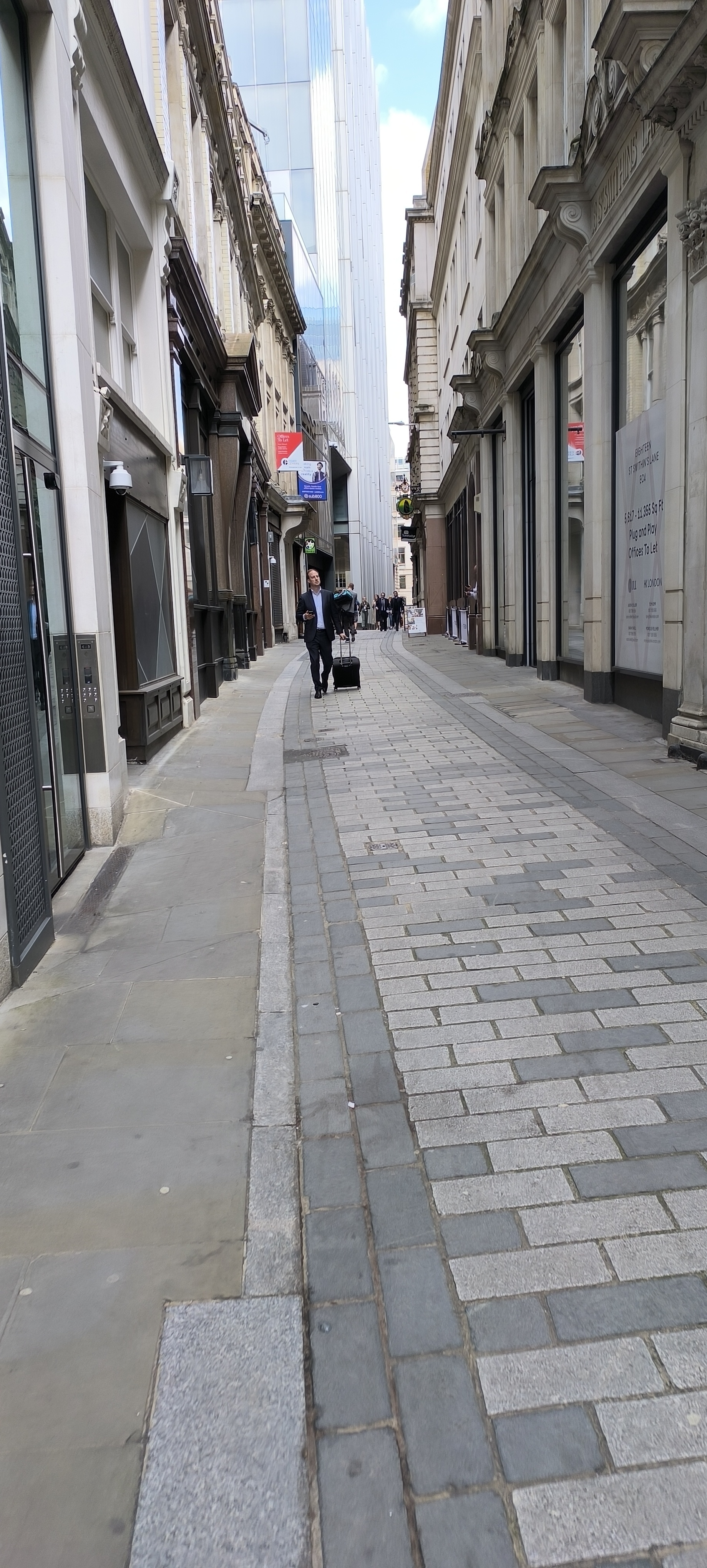 Morning London without cars - My, Public transport, Bus, London, Auto, The street, England, People, Cyclist, Transport, Parking, High prices, A pedestrian, Driver, Video, Vertical video, Longpost