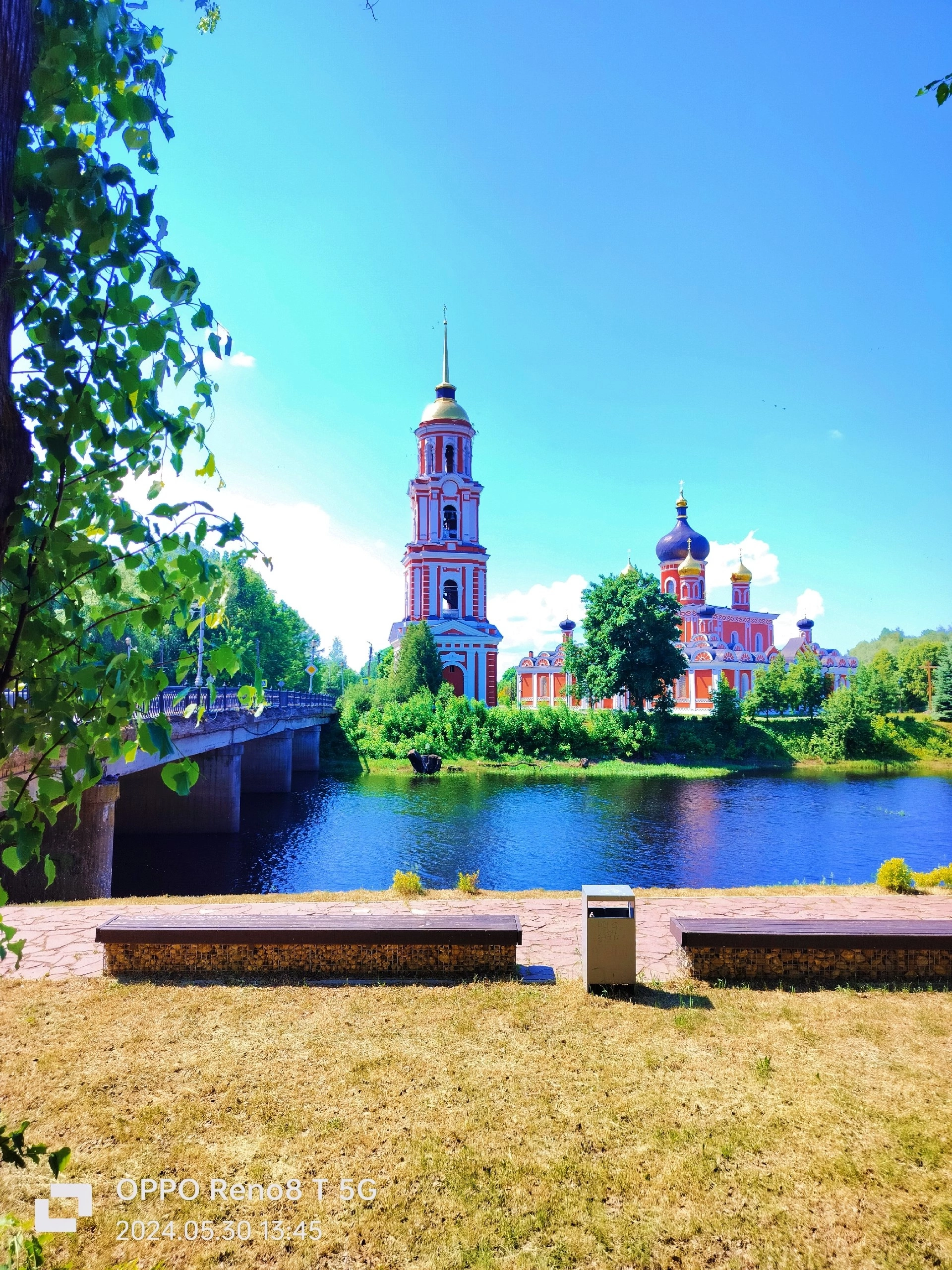 Город Достоевского - Моё, Старая Русса, Новгородская область, Отпуск, Достопримечательности, Собор, Христианство, Города России, Музей, Федор Достоевский, Усадьба, Набережная, Красота, Кафе, Еда, Салат, Природа, Река, Башня, Площадь, Парк, Видео, Вертикальное видео, Длиннопост