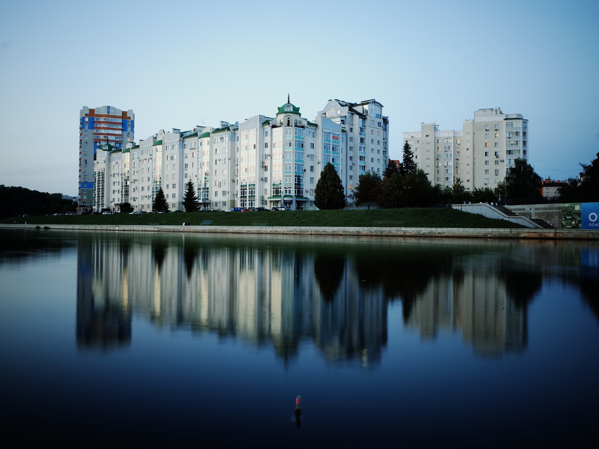 Serenity - My, The photo, Street photography, Town, Evening, River, Reflection, Bottle, Sunset, Symmetry, Embankment, Eagle