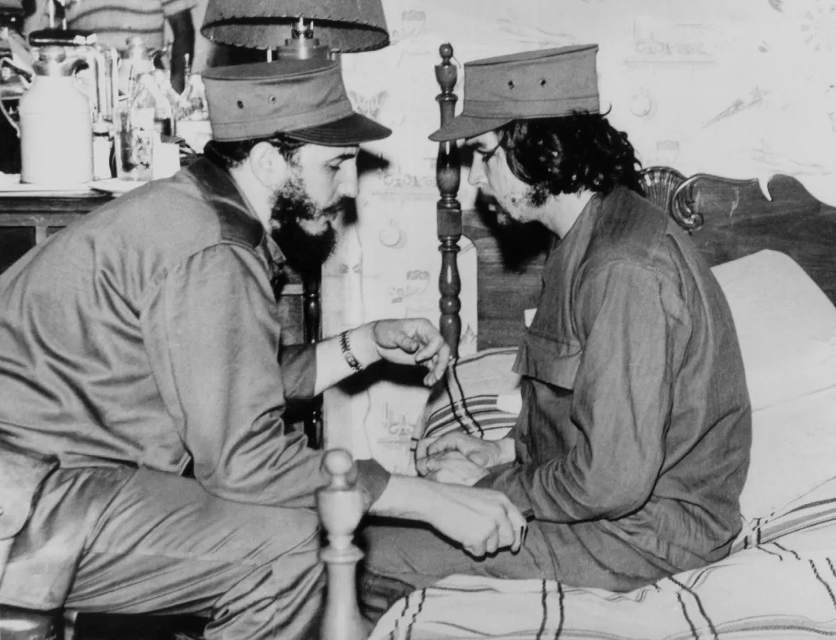 Apostle of the revolution Ernesto Che Guevara: “Be realistic - demand the impossible!” - the USSR, Black and white photo, 60th, Che Guevara, Revolutionaries, Cuba, Quotes, Longpost