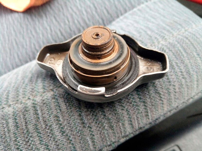 Important little things: what is the radiator cap for? - My, Transport, Motorists, Useful, Engineer, Inventions, Auto, Traffic jams, Radiator, Spare parts, Car, Driver, Informative, Longpost