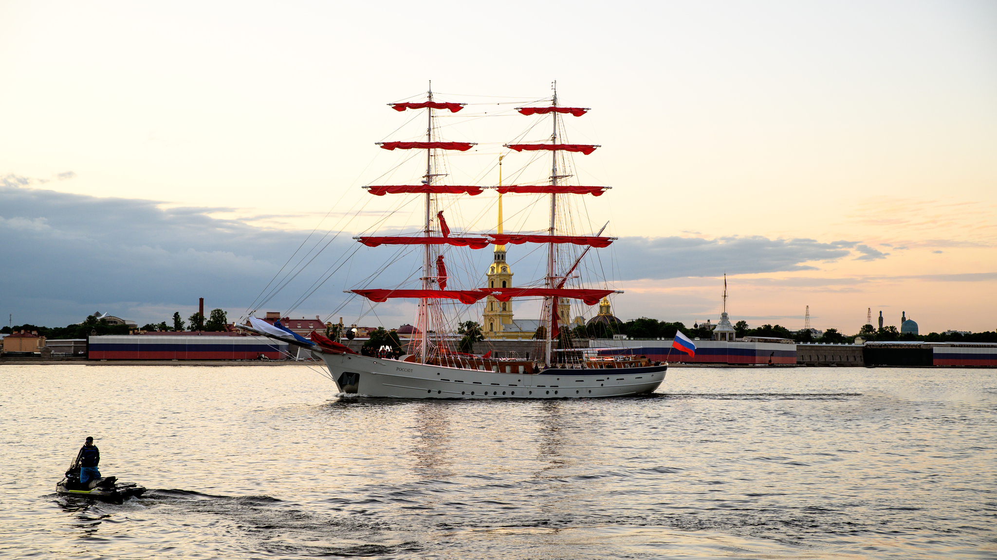 Scarlet Sails - My, Walk, Nikon, The photo, City walk, Photographer, Canon, Street photography, Beginning photographer, Saint Petersburg, Hot, Scarlet Sails, Longpost