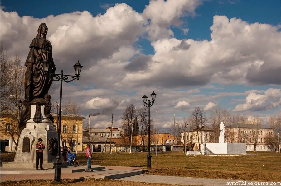 Irbit, being interviewed on the issue of renaming Lenin Square - Politics, Russia, Lenin, Text