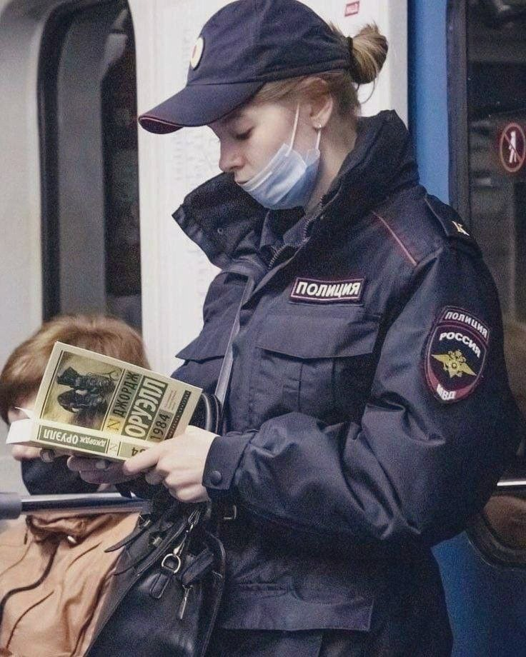 It's not Nabokov she reads on the subway - Girls, In the shape of, 1984, Repeat