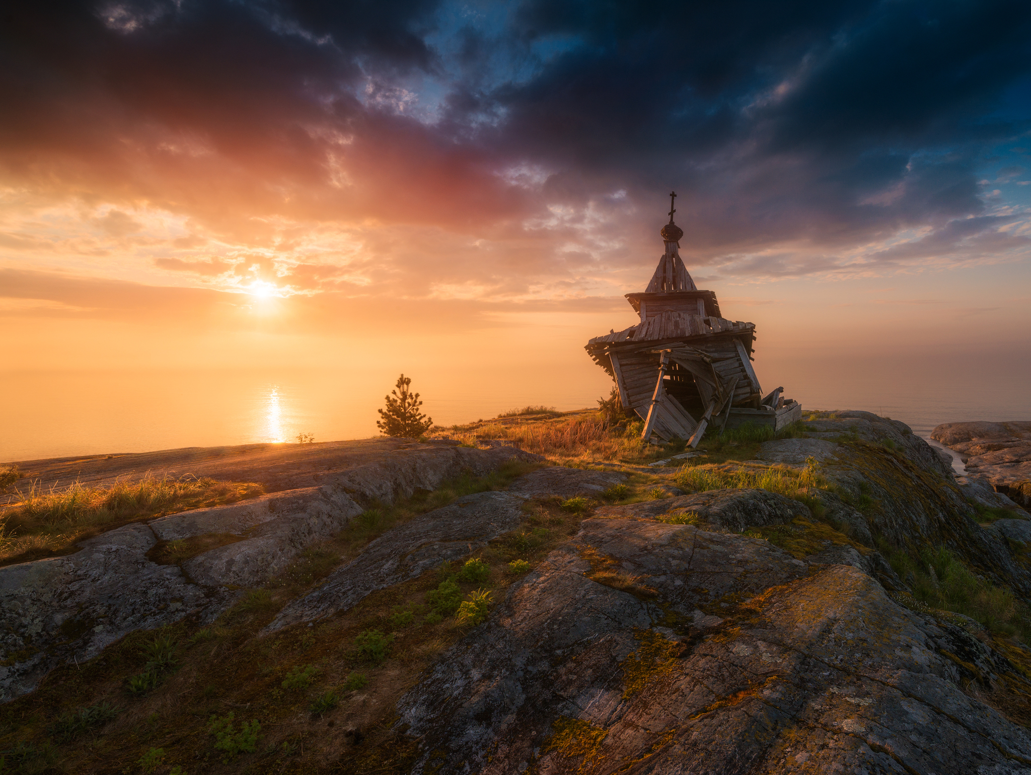 Fallen - My, Travel across Russia, Landscape, The photo, Ladoga, Ladoga lake, Ladoga skerries, dawn, Church, The rocks, Fog, Карелия, Lake