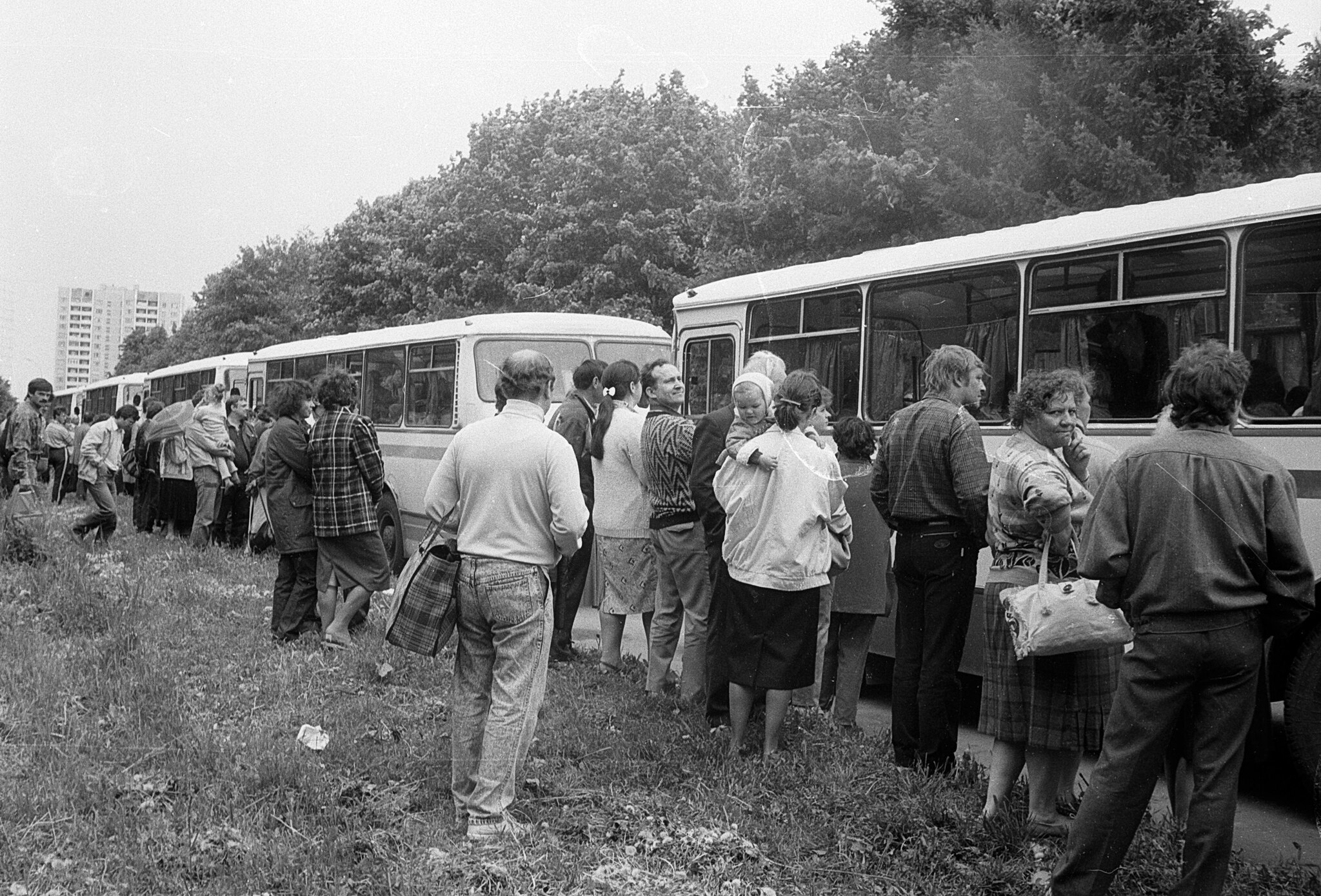 Departure for the 1st shift to the pioneer camp - My, Childhood of the 90s, Pioneers, Pioneer camp, Summer, Childhood in the USSR, Childhood memories, Childhood, Memories, Longpost, Black and white photo
