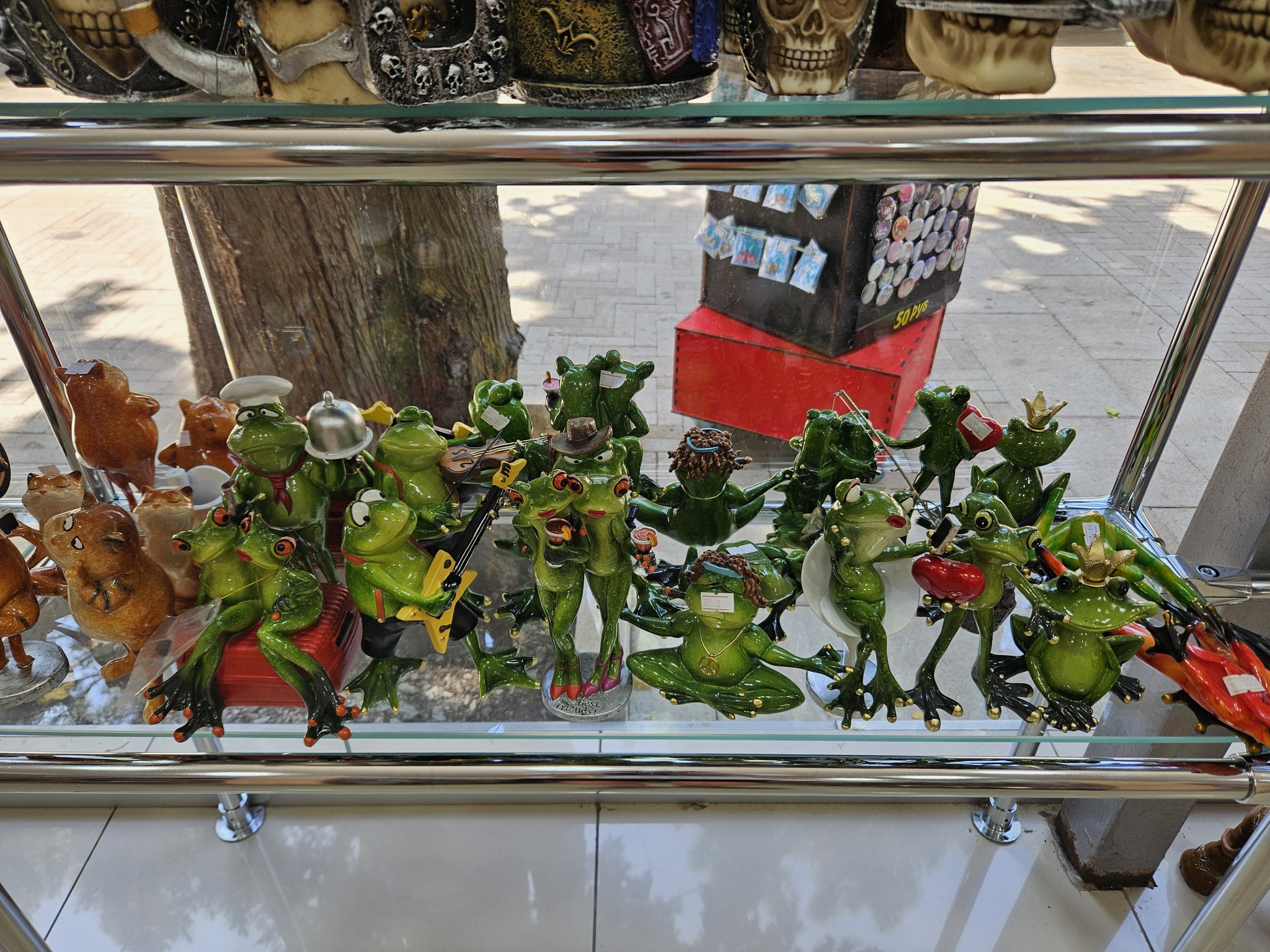 Frogs in a store in Adler - My, Frogs, It Is Wednesday My Dudes, Statuette, Souvenirs, The photo