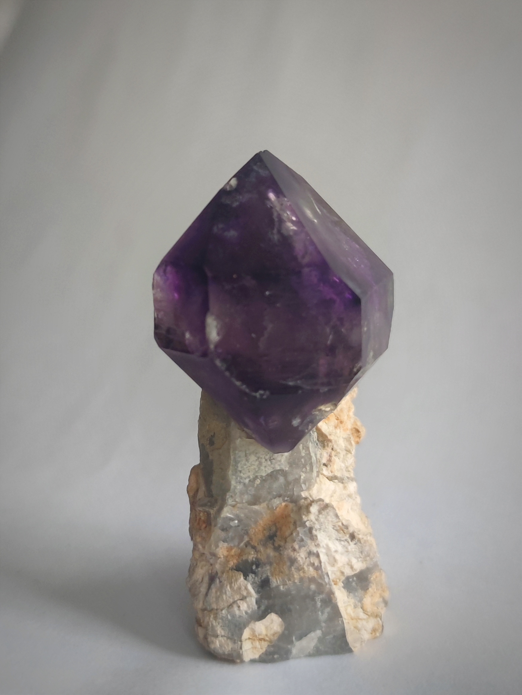 Amethysts - My, Amethyst, A rock, Minerals, Mineralogy, Дальний Восток, Khabarovsk region, Collecting, Collection, Crystals, Mobile photography, Longpost