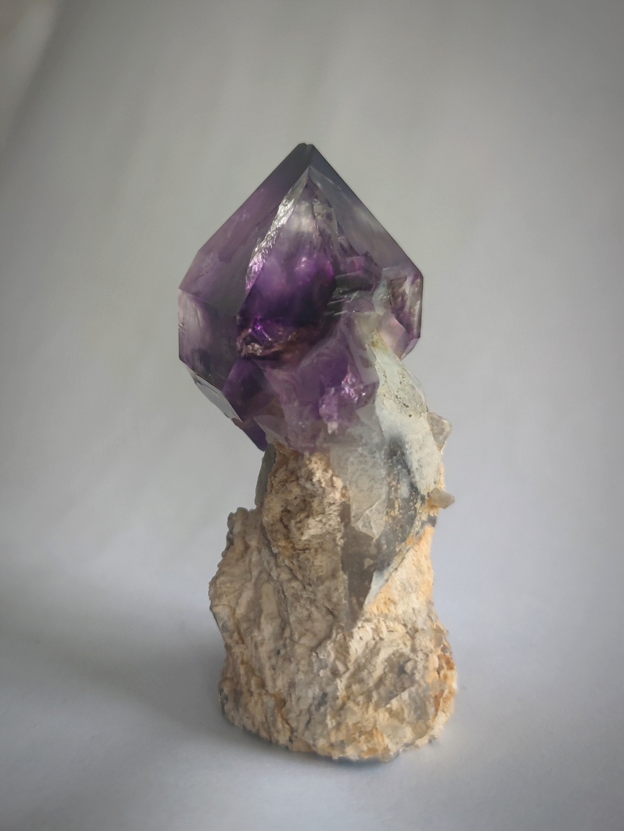 Amethysts - My, Amethyst, A rock, Minerals, Mineralogy, Дальний Восток, Khabarovsk region, Collecting, Collection, Crystals, Mobile photography, Longpost