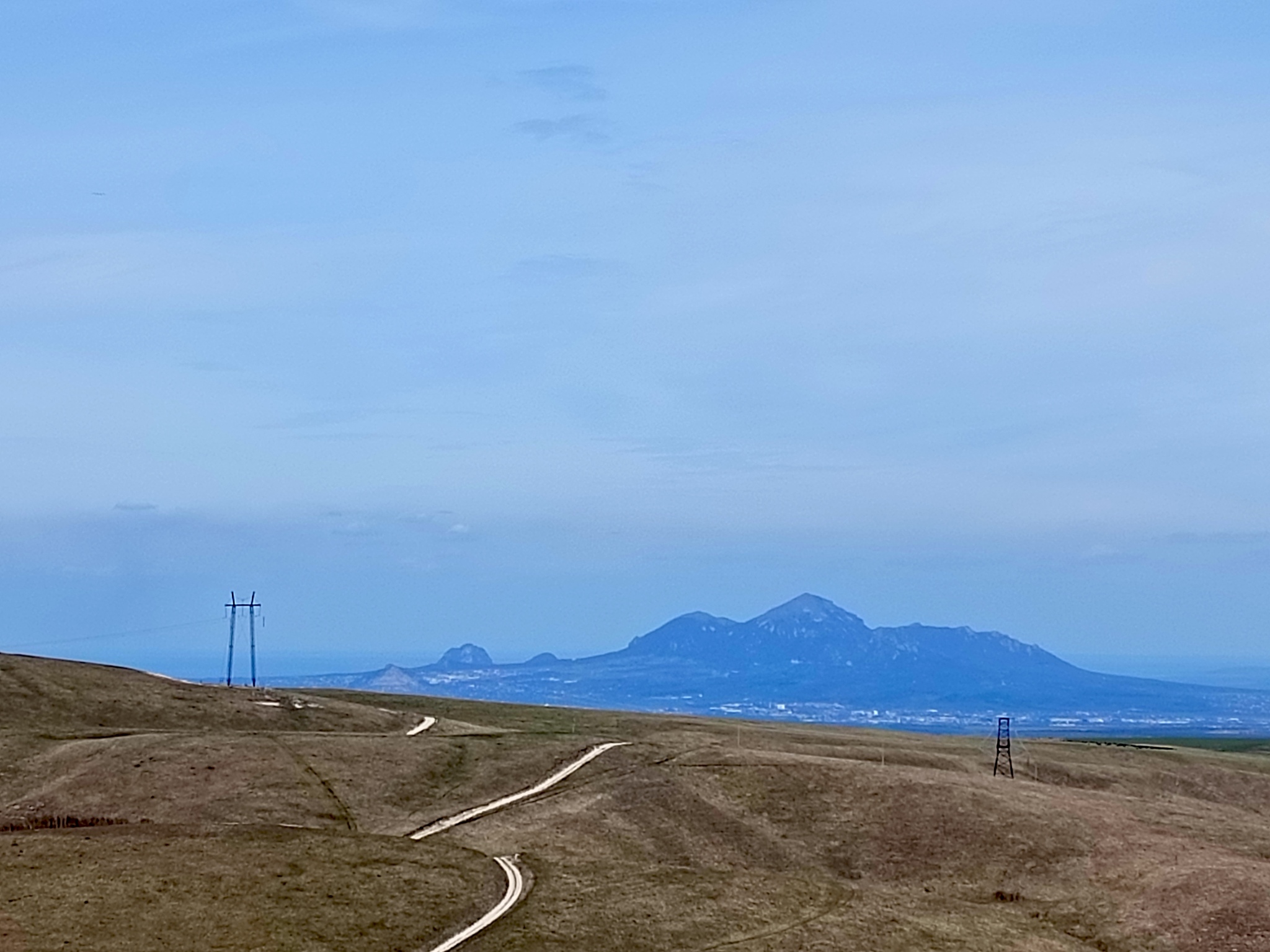 View of Beshtau - My, Landscape, Road, The mountains, Beshtau, Caucasian Mineral Waters, Travel across Russia, The photo, Mobile photography