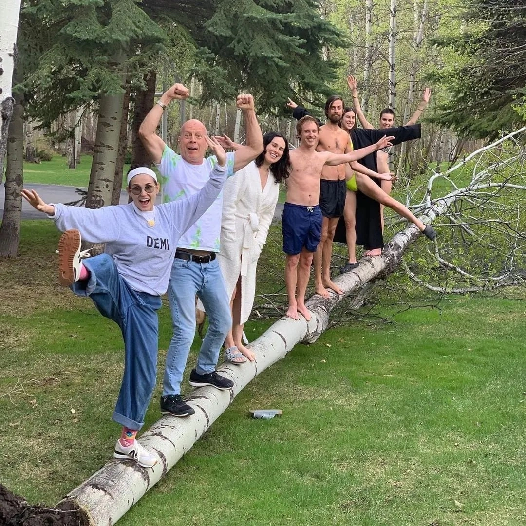 Bruce Willis's family congratulated the actor on Father's Day - Bruce willis, Actors and actresses, Celebrities, The photo, Father's day, Family photo, Longpost, Children