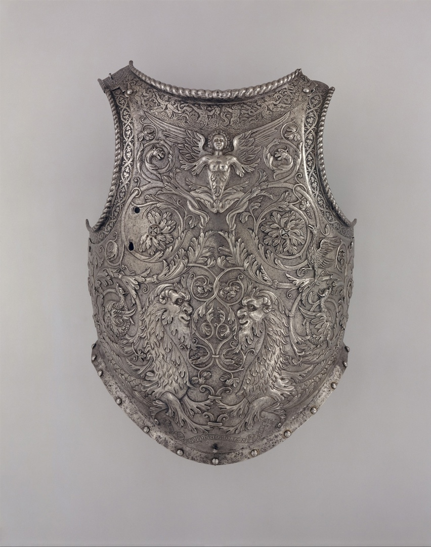 A breastplate with luxurious chasing by the famous armorer Paolo Negroli, famous for his outstanding armor. - Historical photo, Coinage, beauty, 16th century, Renaissance, Artifact, Armor, Armor, Longpost