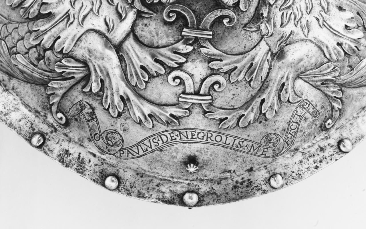 A breastplate with luxurious chasing by the famous armorer Paolo Negroli, famous for his outstanding armor. - Historical photo, Coinage, beauty, 16th century, Renaissance, Artifact, Armor, Armor, Longpost