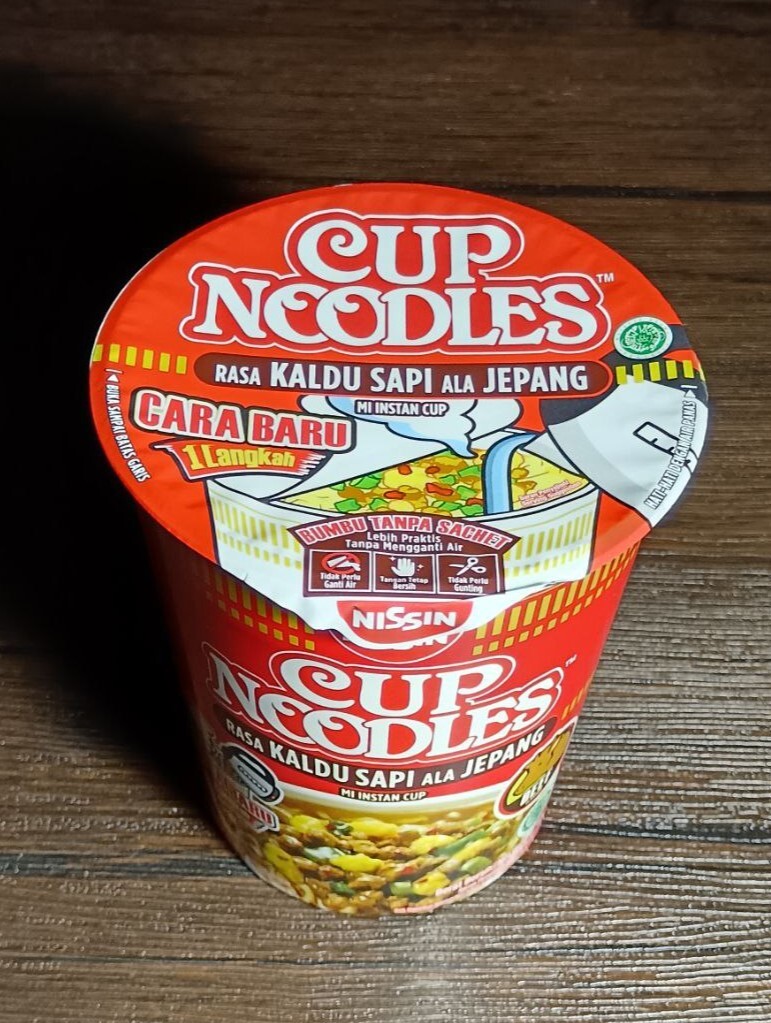 Краткий обзор на лапшу NISSIN CUP NOODLES о вкусом тушеной говядины по- японски | Пикабу