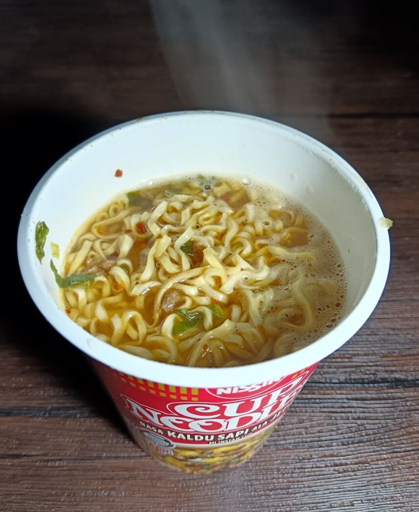 Краткий обзор на лапшу NISSIN CUP NOODLES о вкусом тушеной говядины по- японски | Пикабу