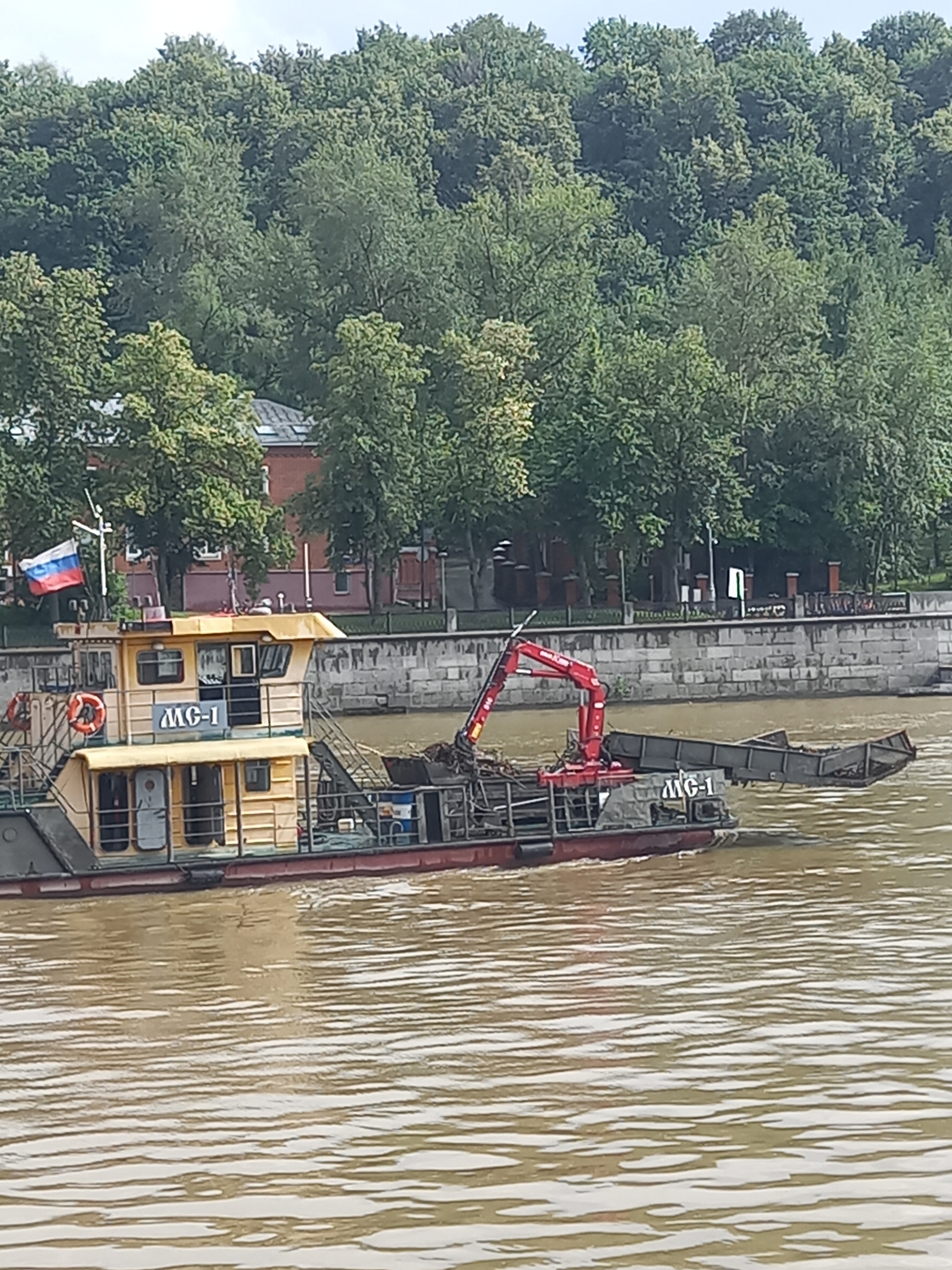 Чистомэн на Москве реке - Моё, Чистомэн, Уборочная техника, Корабль, Видео, Длиннопост