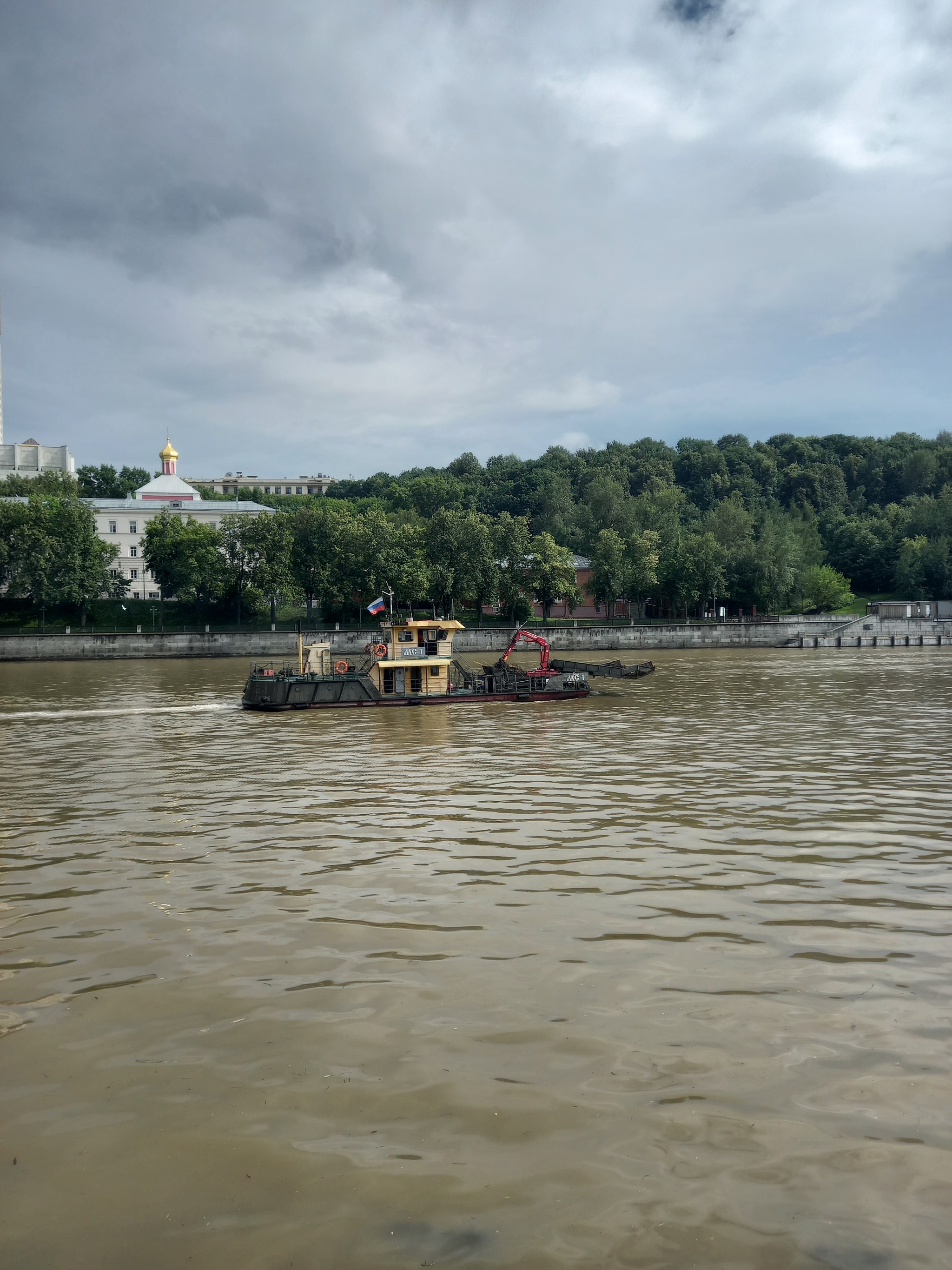 Чистомэн на Москве реке - Моё, Чистомэн, Уборочная техника, Корабль, Видео, Длиннопост