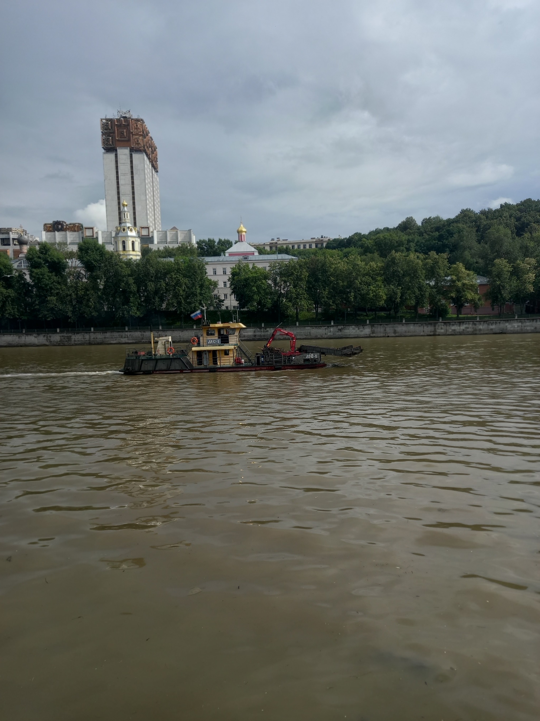 Чистомэн на Москве реке - Моё, Чистомэн, Уборочная техника, Корабль, Видео, Длиннопост