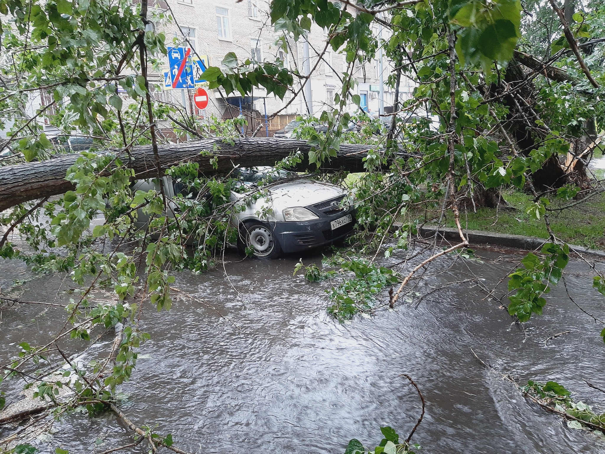 Не повезло - Моё, Авто, Дождь, Авария, Гроза, Длиннопост, Москва