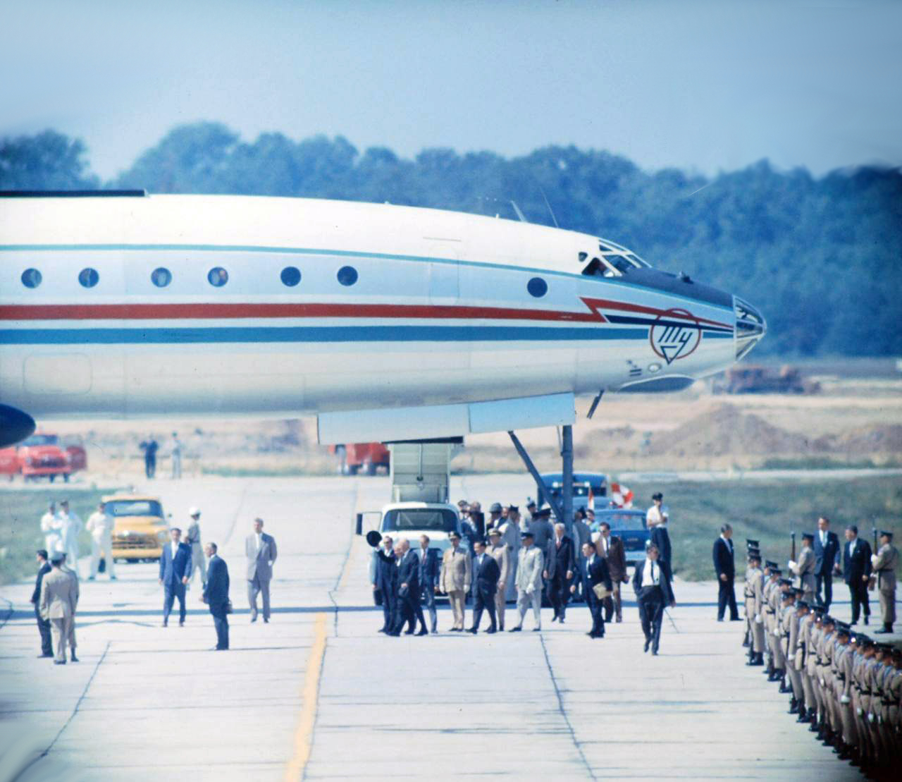 Вашингтон. Самолёт Ту-114, борт №1 - прилёт Хрущёва в США, 1959 год - Старое фото, Историческое фото, Пленка, СССР, 50-е, Вашингтон