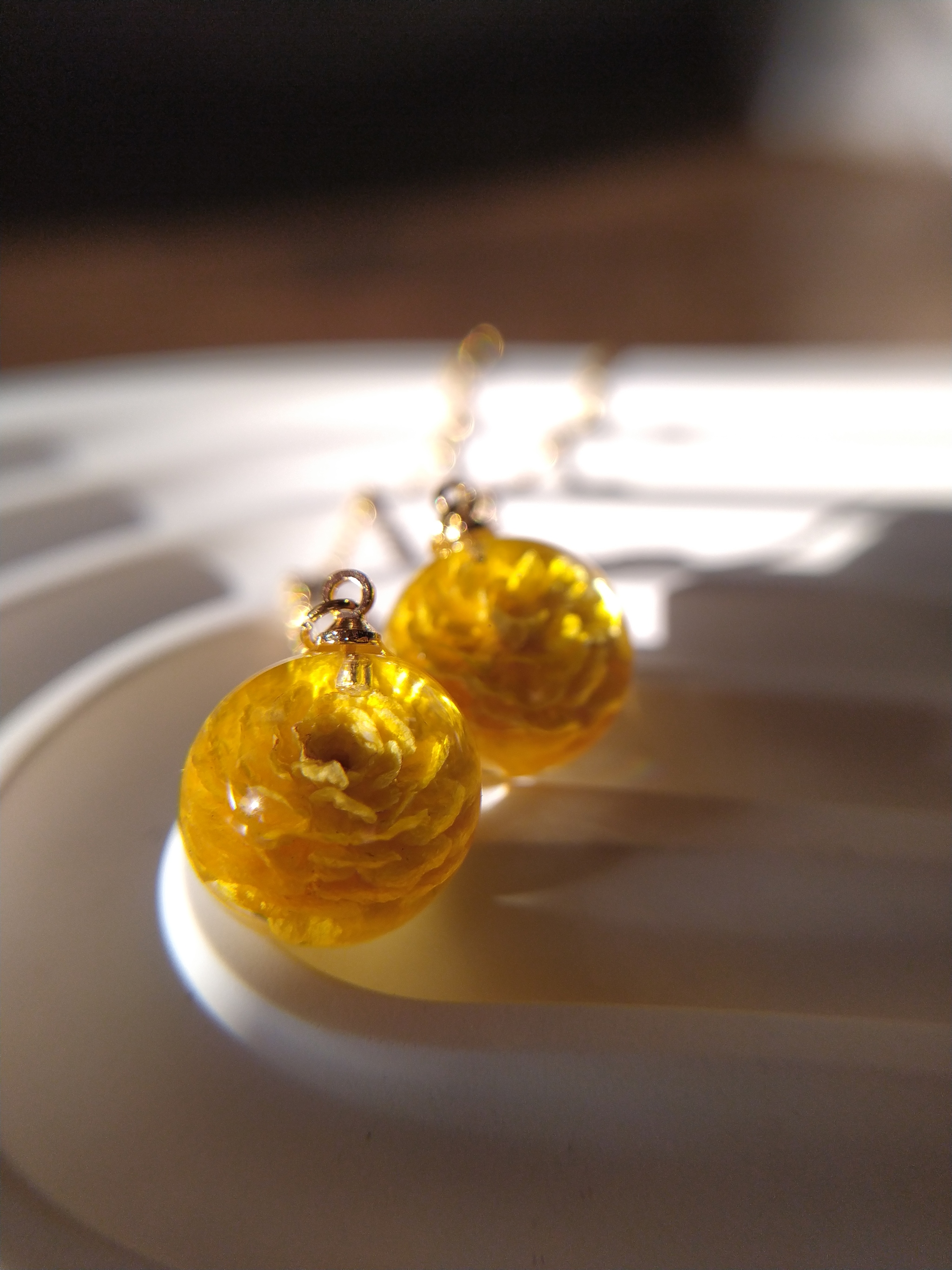 Buttercups in resin - My, Handmade, Earrings, Epoxy resin jewelry, Epoxy resin, Flowers, Creation, Decoration, Bijouterie, With your own hands, Video, Soundless, Vertical video, Needlework without process, Longpost