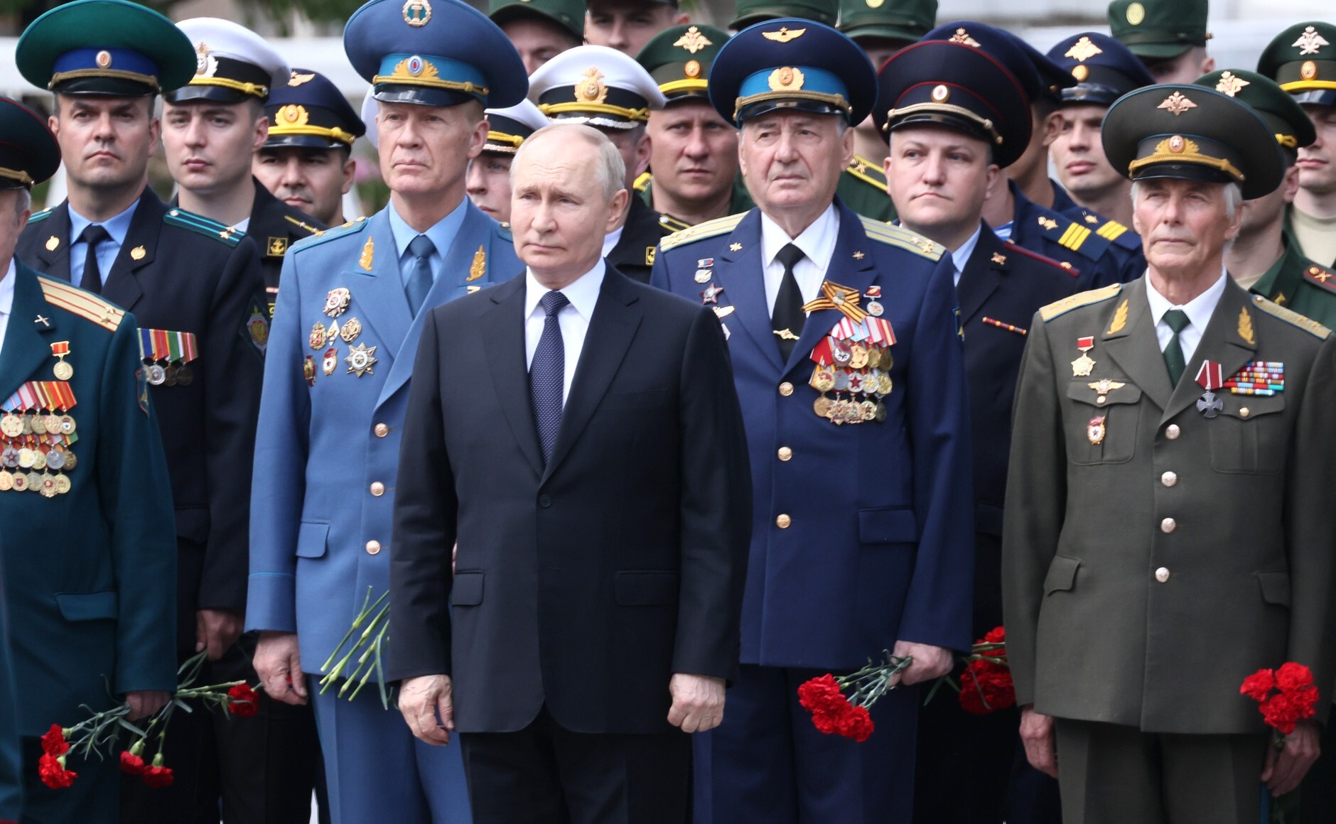 On the Day of Remembrance and Sorrow, Vladimir Putin laid a wreath at the Tomb of the Unknown Soldier - news, Politics, Russia, Heroes, Moscow, Tomb of the Unknown Soldier, City of Military Glory, The Great Patriotic War, A minute of silence, Eternal flame, Vladimir Putin, Andrey Belousov, Everlasting memory, История России, the USSR, Society, Nazism, Fascism, Day of Remembrance and Sorrow, Kremlinru, Video, Video VK, Vertical video, Longpost