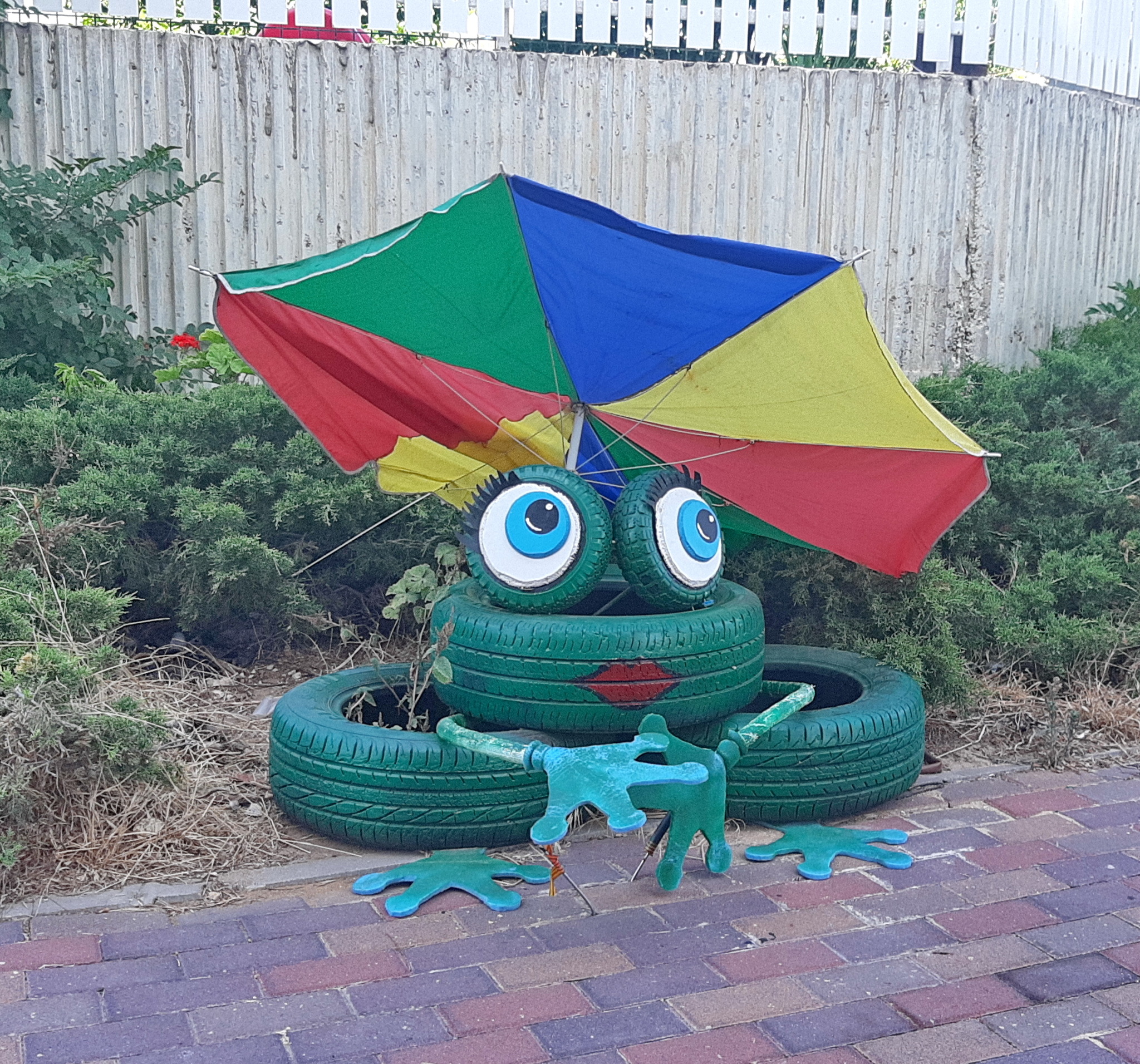 Reply to the post “Creativity from the Ivanovo region” - My, The photo, Creation, Installation, Israel, Wednesday, Reply to post, It Is Wednesday My Dudes, Frogs