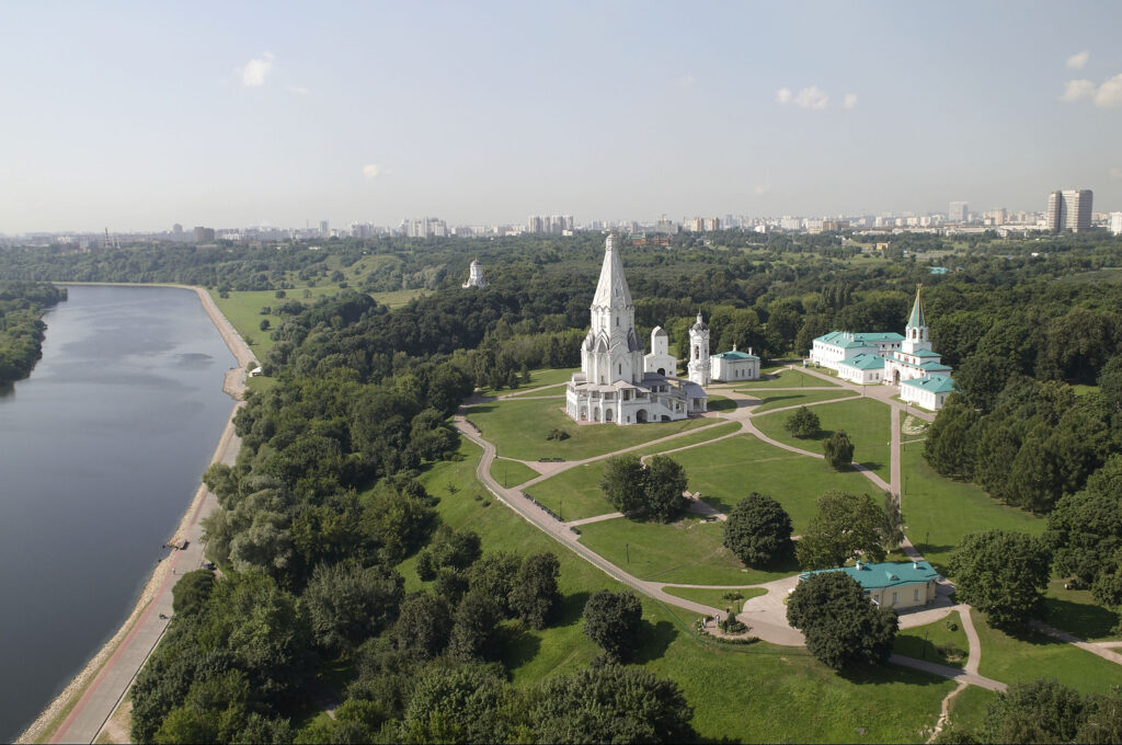 Заповедник Коломенское: знакомство с достопримечательностями и историей под открытым небом - Моё, Достопримечательности, Туризм, Поездка, Туристы, Путешествия, Путешествие по России, Парк коломенское, Длиннопост, Фотография, Кот