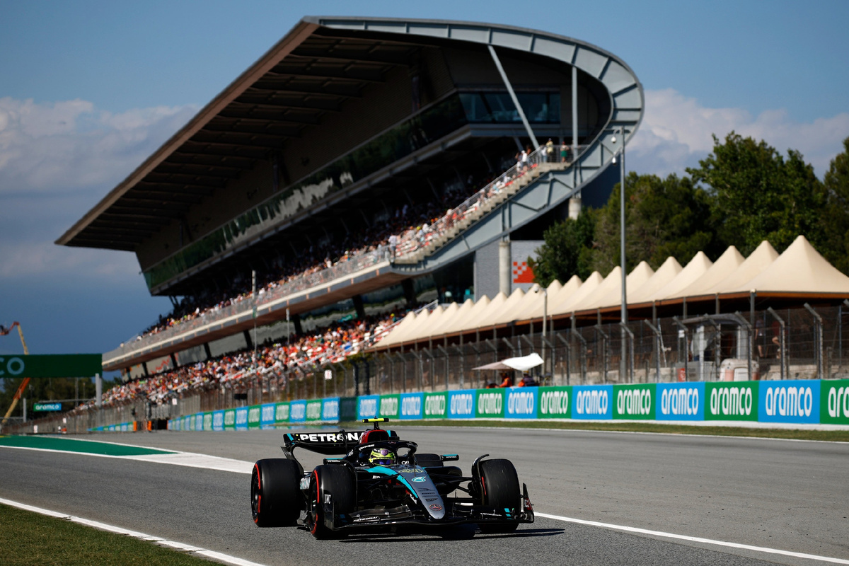 Almost for Norris, a Mercedes podium and another Dutch anthem. Review of the Spanish Grand Prix - Автоспорт, Race, Formula 1, Spain, Barcelona (city), Mercedes, Red bull, Ferrari, Mclaren, Max Verstappen, Lando Norris, Lewis Hamilton, Charles Leclerc, George Russell, Carlos Sainz, Fernando Alonso, Fire, Yandex Zen (link), VKontakte (link), Longpost