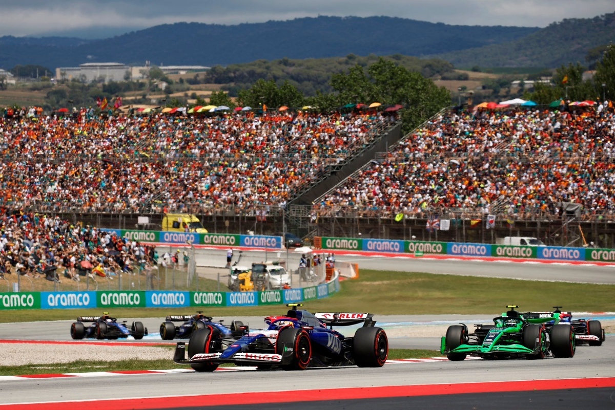 Almost for Norris, a Mercedes podium and another Dutch anthem. Review of the Spanish Grand Prix - Автоспорт, Race, Formula 1, Spain, Barcelona (city), Mercedes, Red bull, Ferrari, Mclaren, Max Verstappen, Lando Norris, Lewis Hamilton, Charles Leclerc, George Russell, Carlos Sainz, Fernando Alonso, Fire, Yandex Zen (link), VKontakte (link), Longpost