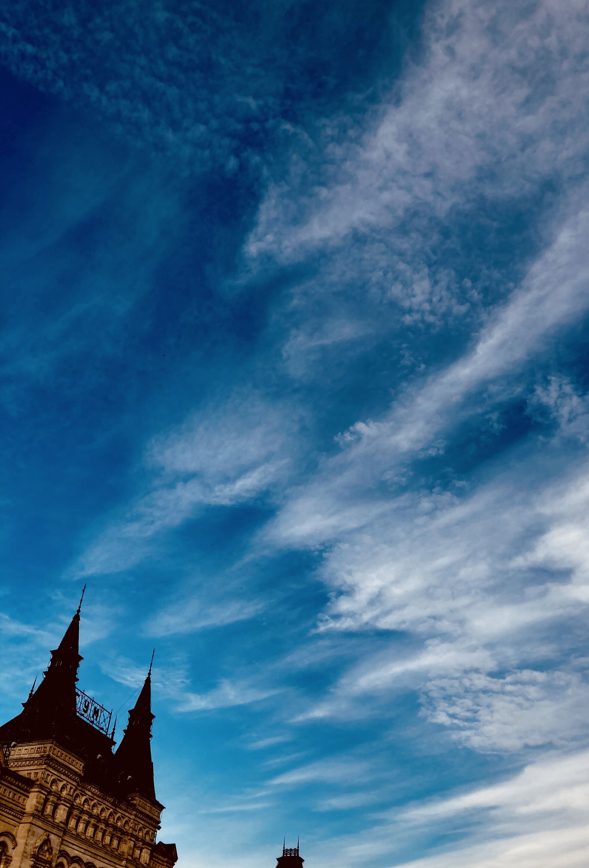 Moscow sky for 06/23/2024 - Moscow, Walking around Moscow, Sky, Weekend, Clouds, Cirrus clouds, City walk, Town, Urban fantasy, Urban environment, Inversion, Gum, Relaxation, Coffee, Longpost