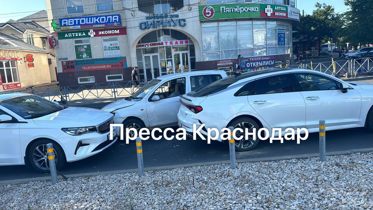 Connection established - Krasnodar, Crash, Vertical video, Video, Woman driving, Road accident