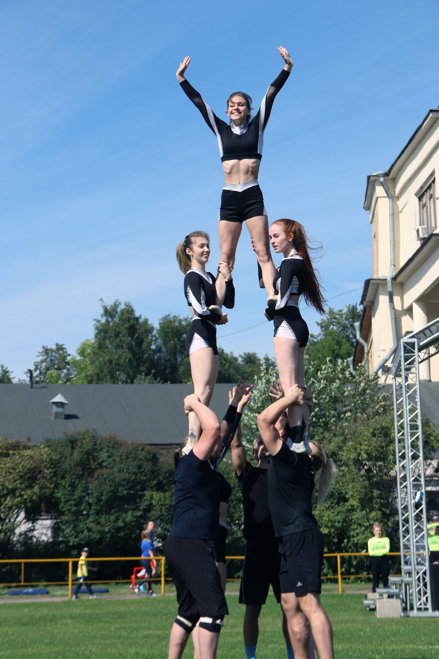 Multi-story human structures or pyramids - Workout, Sport, Cheerleading, Acrobatics, Video, Youtube, Longpost