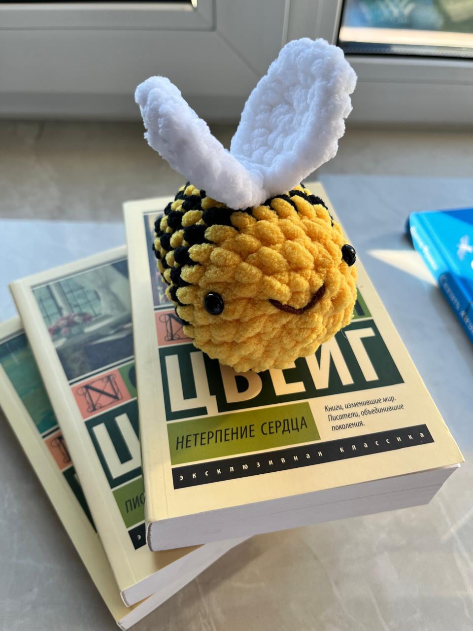 The bee has found its owner - My, Bees, Knitting, Longpost