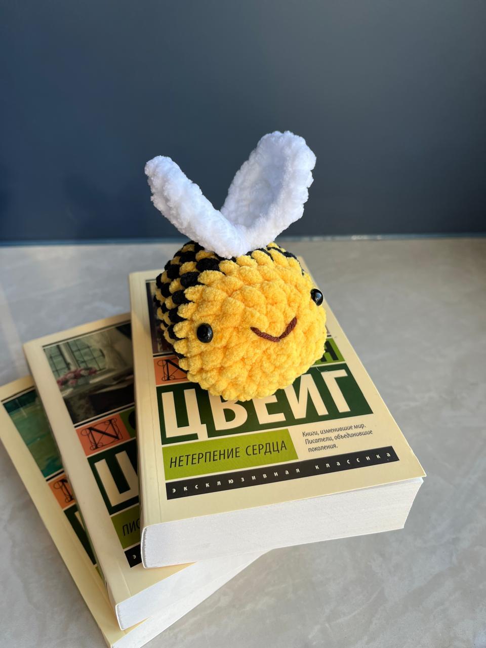 The bee has found its owner - My, Bees, Knitting, Longpost