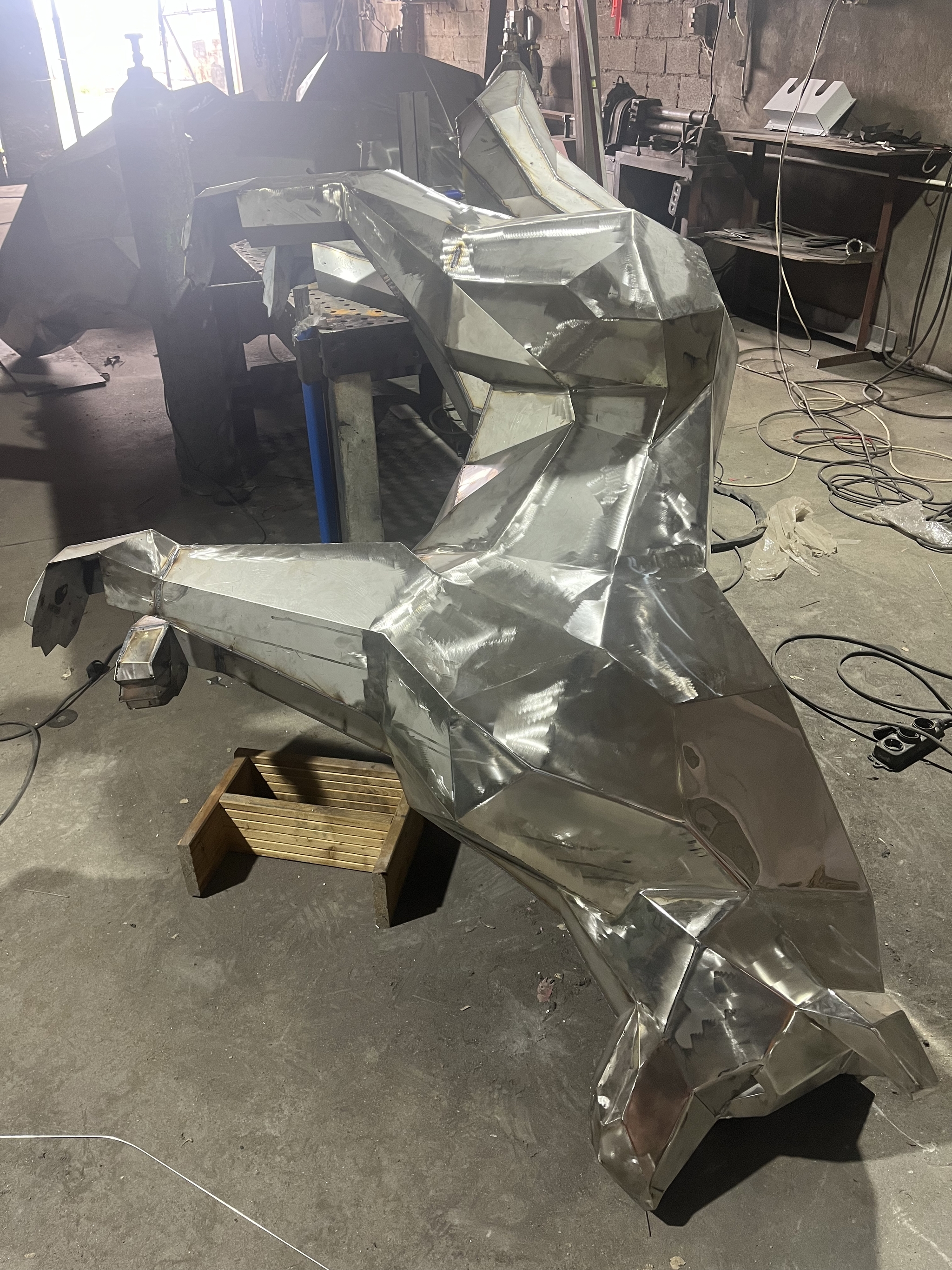 Stainless steel wolf. We cook, grind, polish - Art, Welding, Wolf, Low poly, Video, Vertical video, Longpost