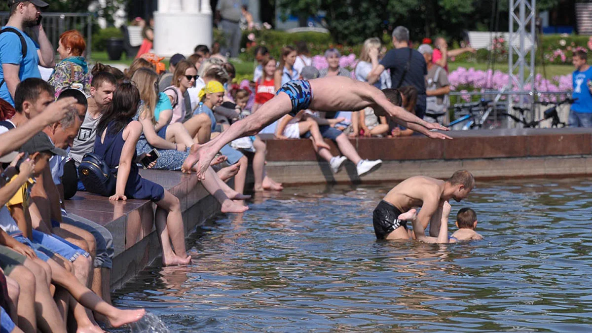 SWIM IN FOUNTAINS IS DANGEROUS - Summer, Heat, Fountain, Bathing, Health, Person, Relaxation