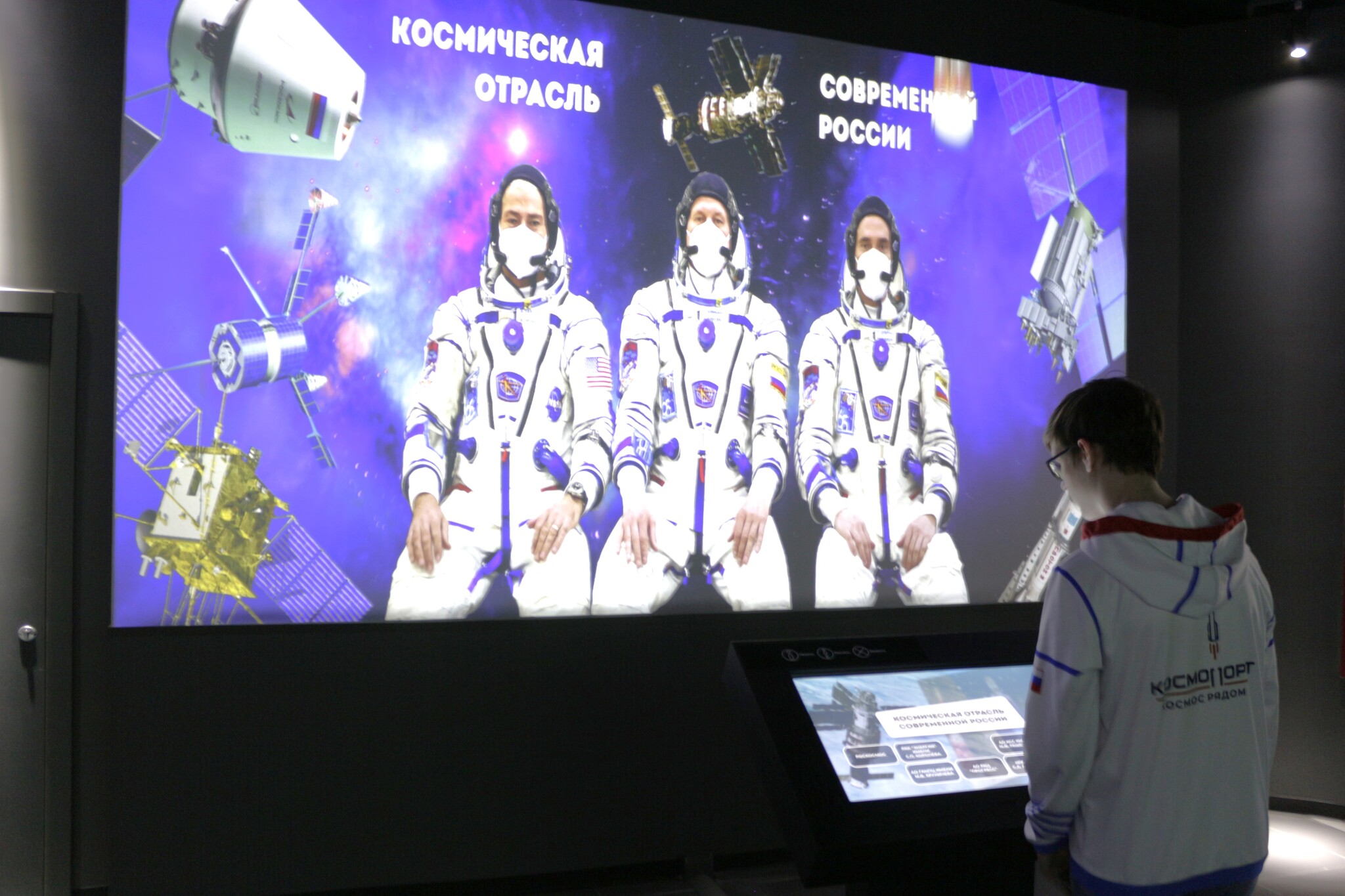 Surgut, cosmic vibe, part 1 (Flight to the stars) - My, Space, Cosmonautics, Exhibition, April 12 - Cosmonautics Day, spaceport, Cosmodrome, Космонавты, Surgut, Ugra, Yuri Gagarin, Sergey Korolev, Video, Vertical video, Longpost