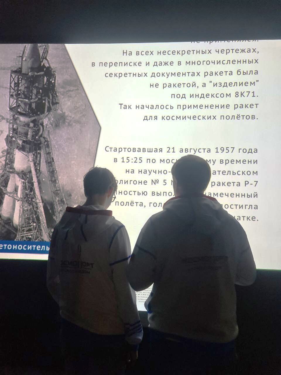 Surgut, cosmic vibe, part 1 (Flight to the stars) - My, Space, Cosmonautics, Exhibition, April 12 - Cosmonautics Day, spaceport, Cosmodrome, Космонавты, Surgut, Ugra, Yuri Gagarin, Sergey Korolev, Video, Vertical video, Longpost