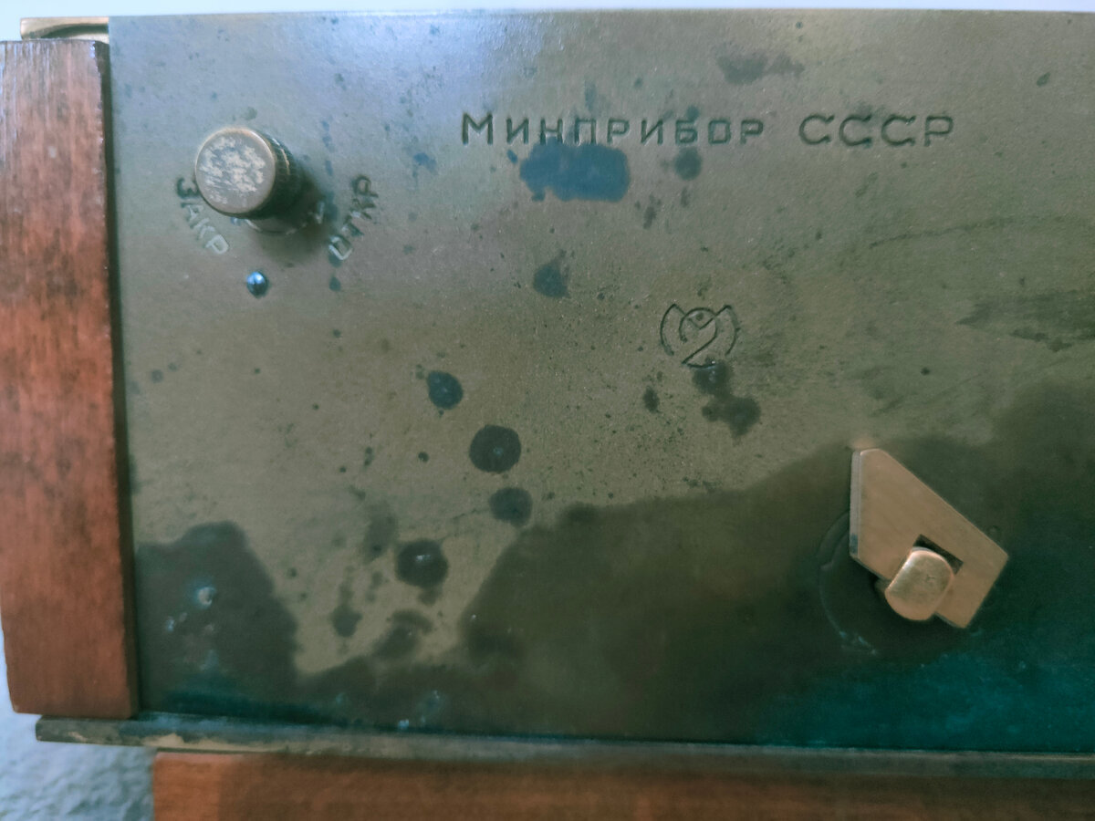 Very rare Soviet musical alarm clock Luna-9 1966. Let's see what's inside and start the melody - Technics, Clock, Mechanical watches, the USSR, Made in USSR, Informative, Retro, Want to know everything, Alarm, moon, 1966, Video, Longpost, Yandex Zen (link)