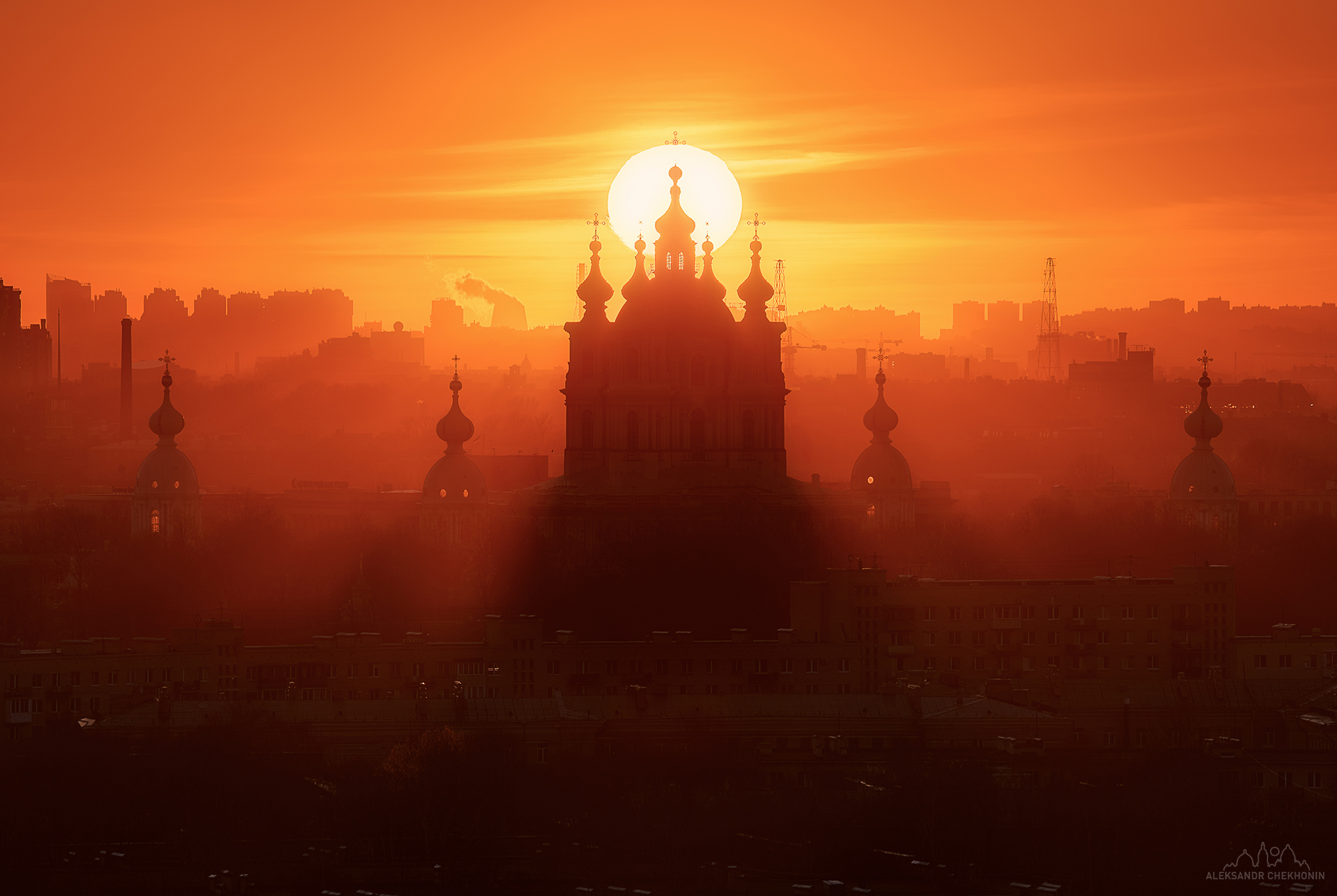 Sunset behind the Smolny Cathedral - My, The photo, Town, The sun, Saint Petersburg, Smolny Cathedral, Sunset, Sunrises and sunsets, Evening