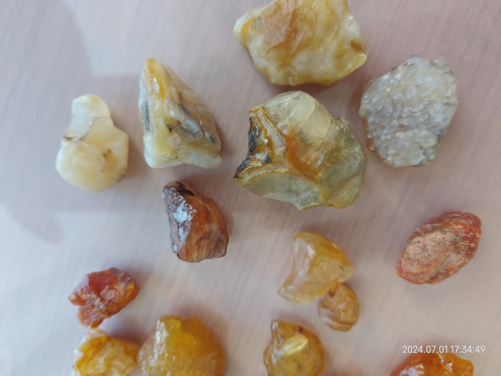 Help me identify him. What kind of stones are these? - Minerals, What's this?, Longpost