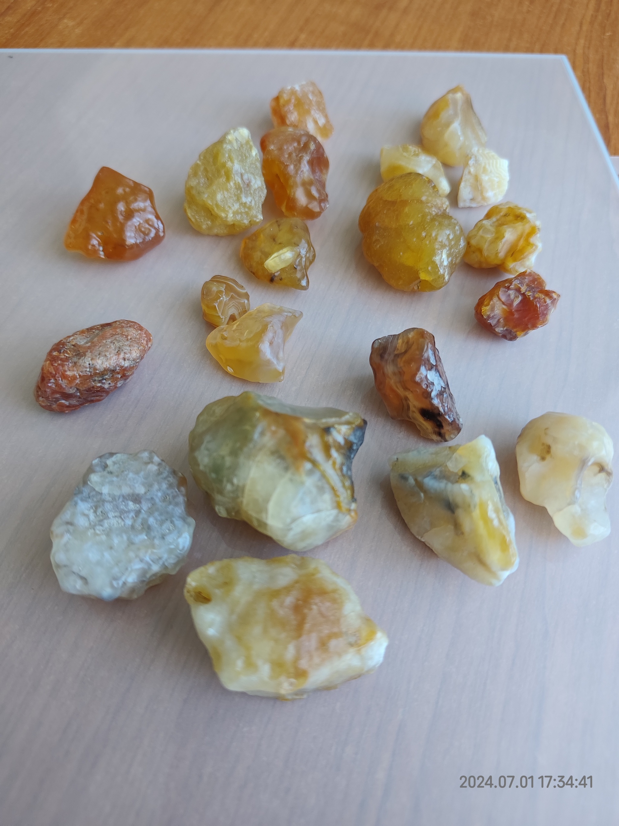 Help me identify him. What kind of stones are these? - Minerals, What's this?, Longpost