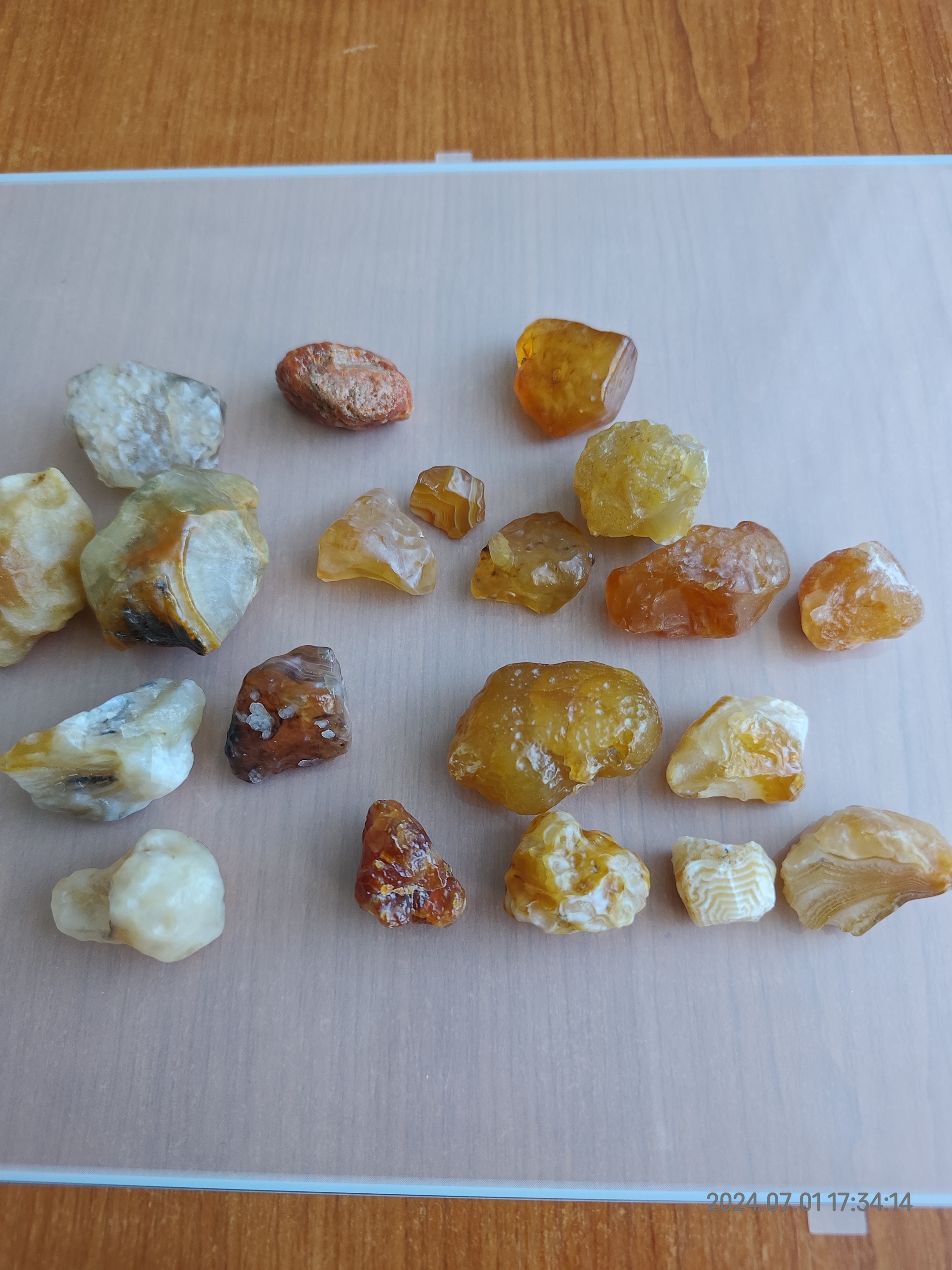 Help me identify him. What kind of stones are these? - Minerals, What's this?, Longpost