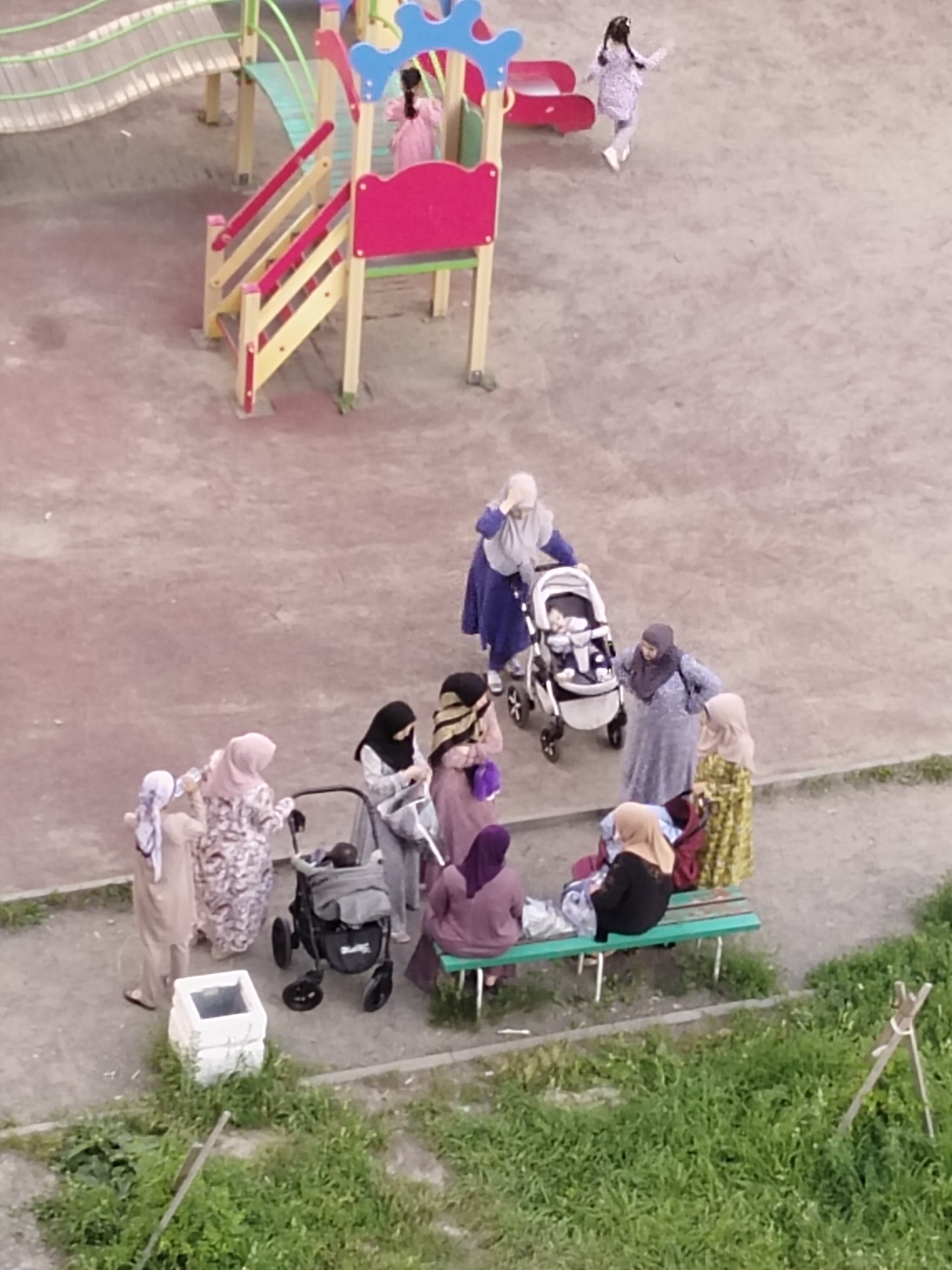 Evening Novosibirsk. View from the window of a house in a residential area - My, Novosibirsk, Mobile photography, Migrants, Playground, Short post, Muslims