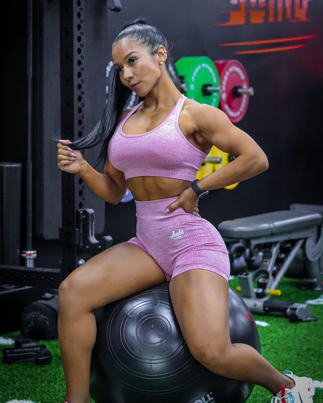 Daniela Esquivel - Strong girl, Sport, Wellness, Tan, Body-building, Growth, Brunette, Video, Vertical video, Instagram (link), Longpost