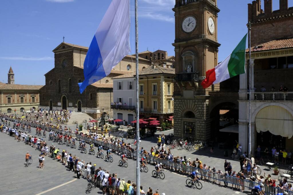 Tour de France 2024, 2 tappa, Cesenatico-Bologna - Велосипед, Италия, Соревнования, Тур де Франс, Гонки, Длиннопост, Видео, YouTube